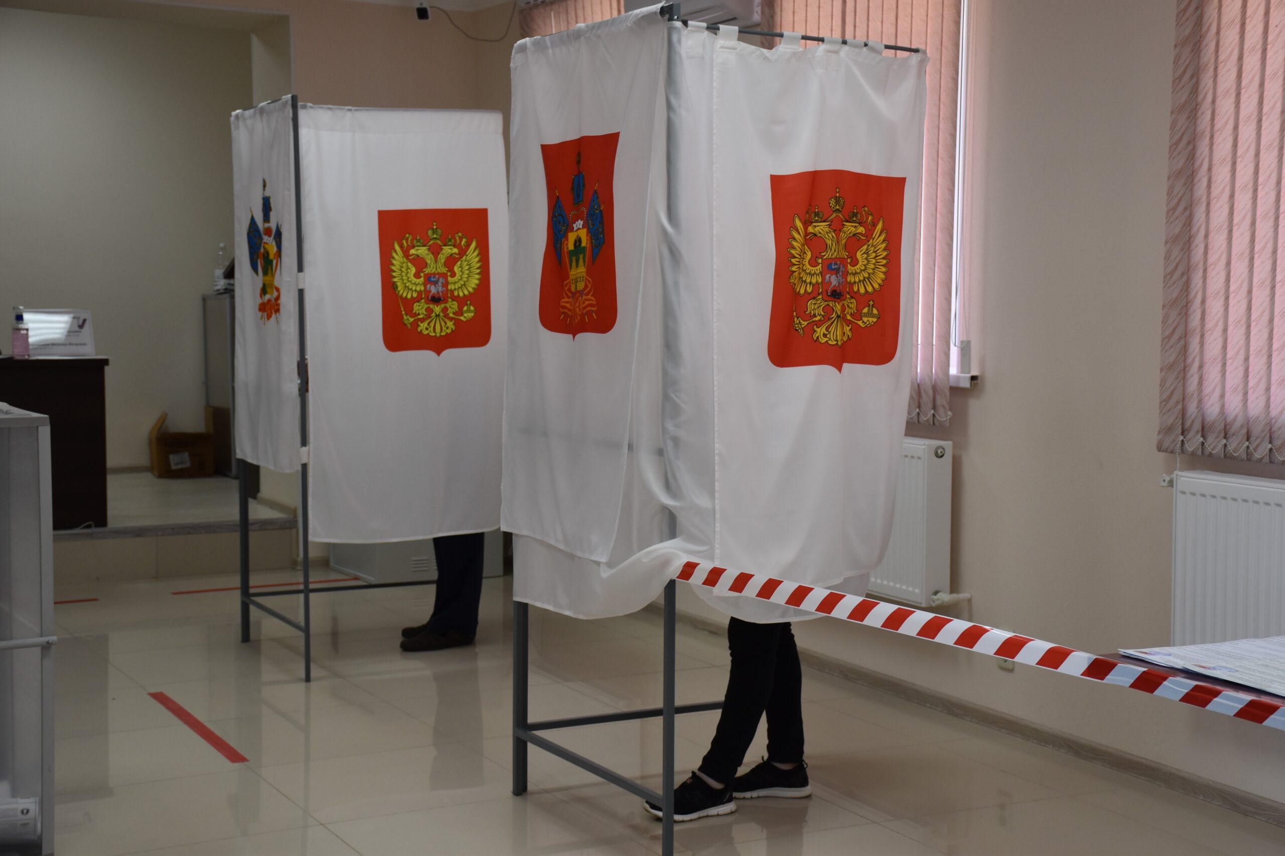 Когда начинают работать избирательные участки 2024. Избирательный участок в школе. Фото избирательного участка Краснодар.